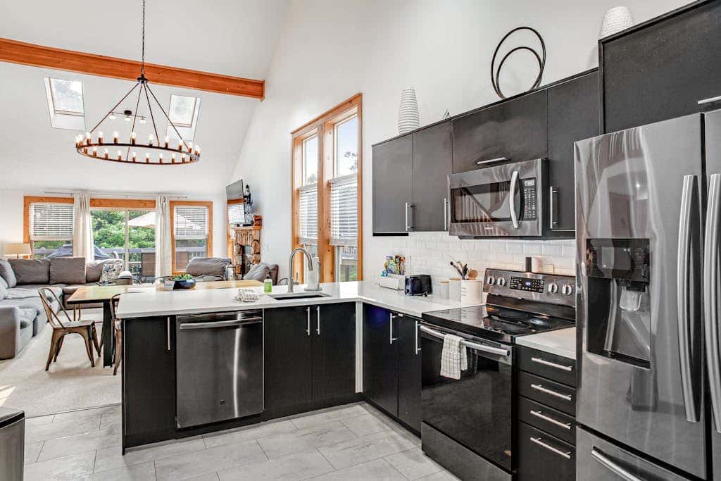 Inviting 4BR Townhouse - GAME ROOM - Valley View