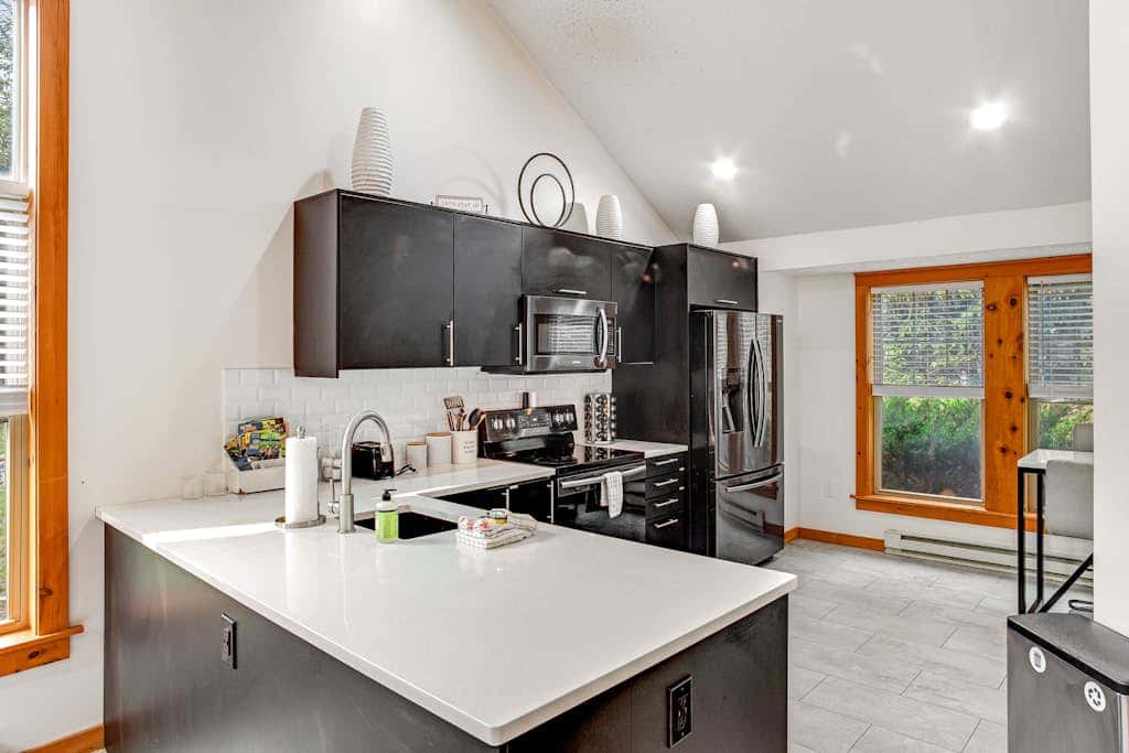 Inviting 4BR Townhouse - GAME ROOM - Valley View