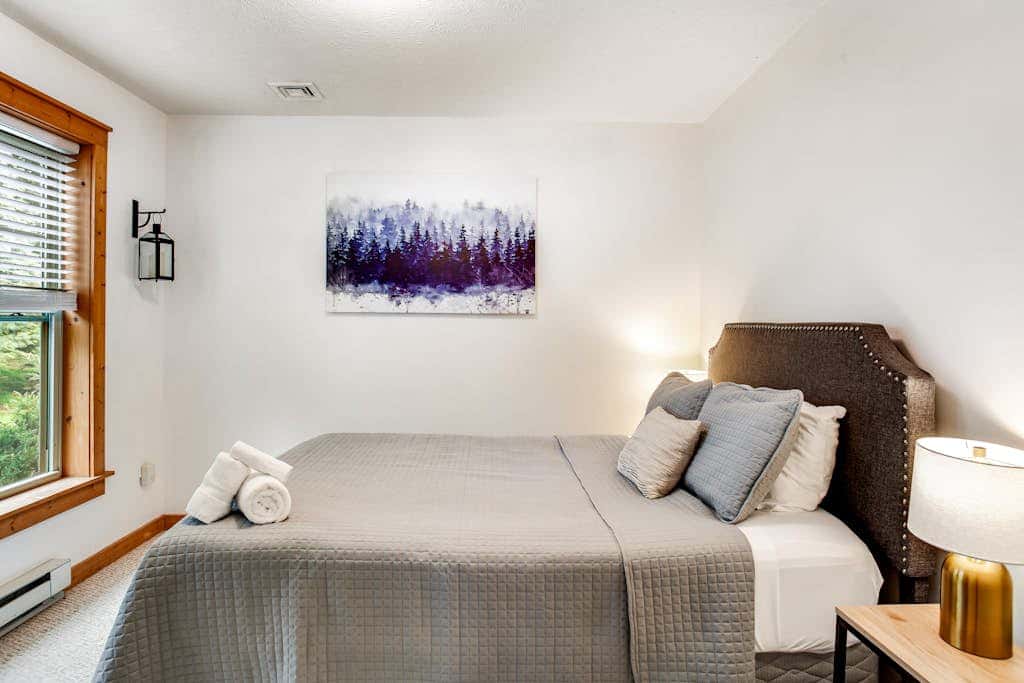 Inviting 4BR Townhouse - GAME ROOM - Valley View