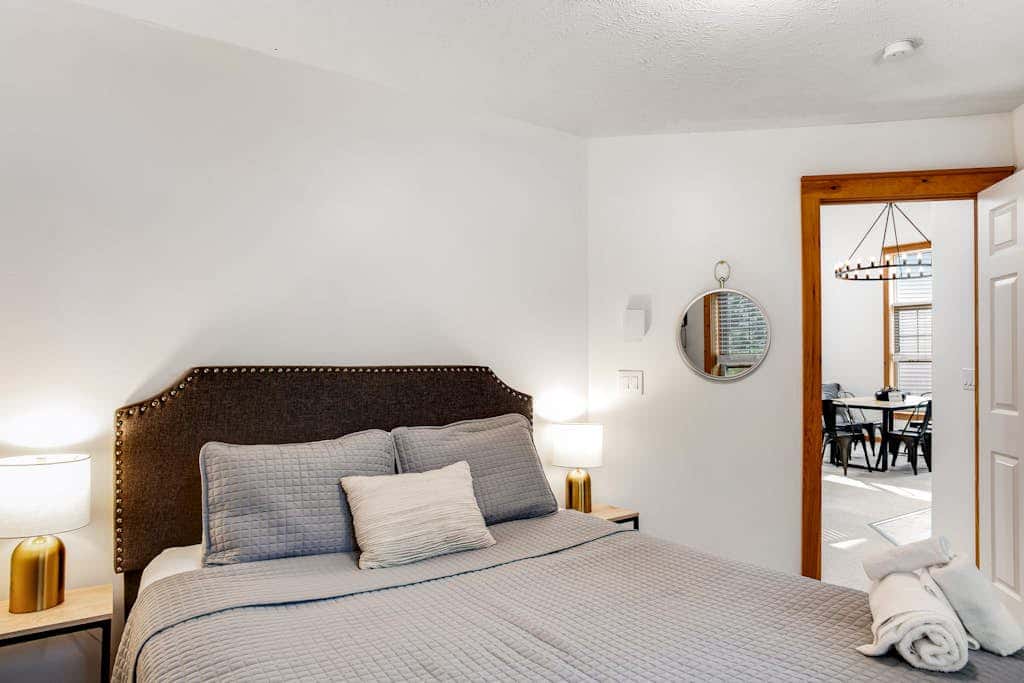 Inviting 4BR Townhouse - GAME ROOM - Valley View