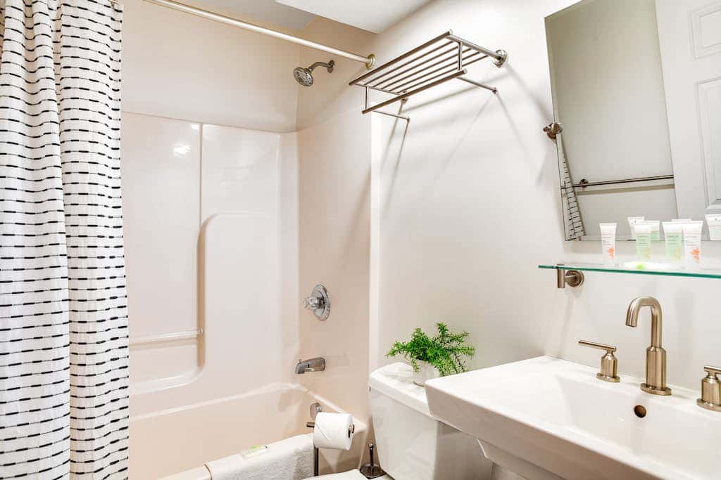 Inviting 4BR Townhouse - GAME ROOM - Valley View