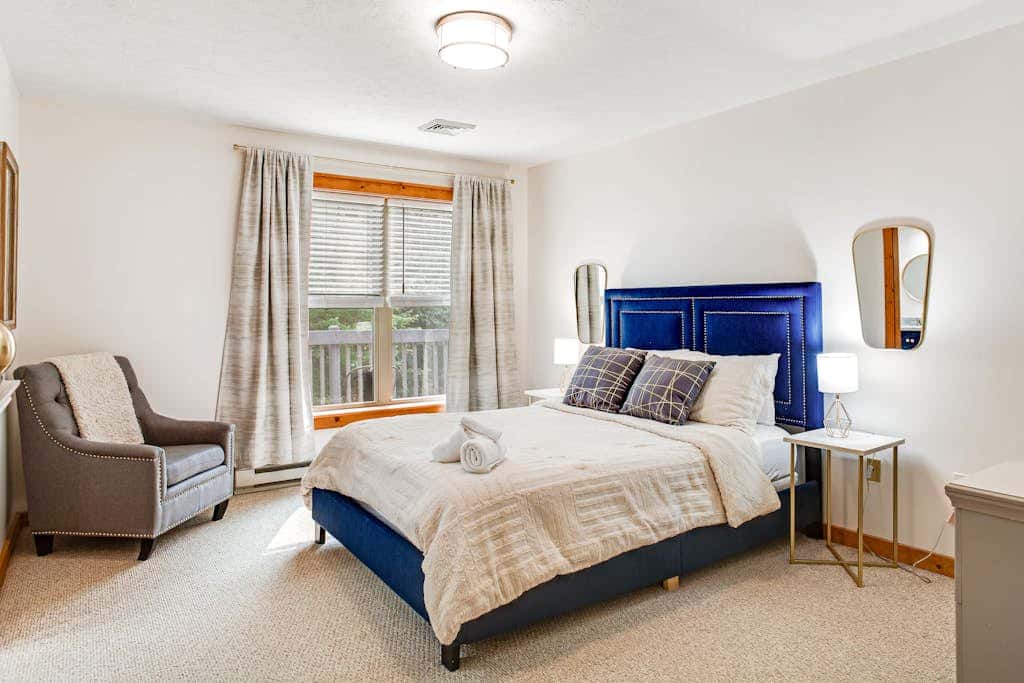 Inviting 4BR Townhouse - GAME ROOM - Valley View