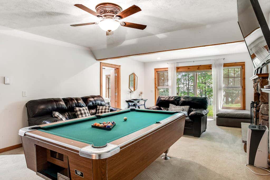 Inviting 4BR Townhouse - GAME ROOM - Valley View