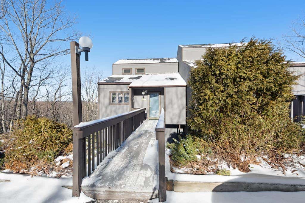 MOUNTAIN VIEW - 3BR Condo - FIREPLACE & Pool