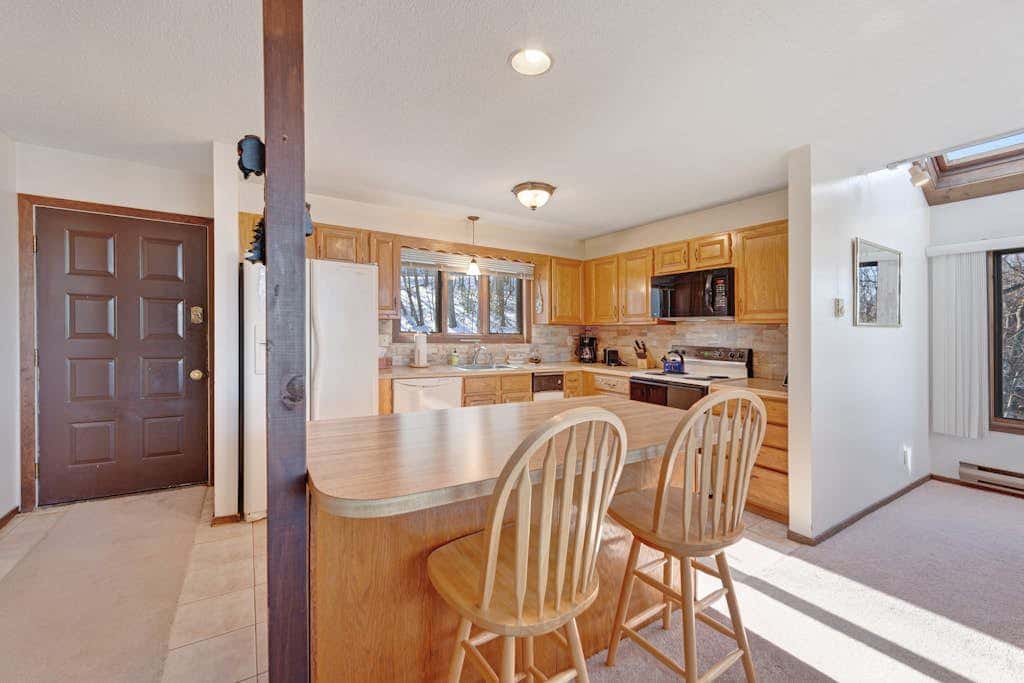 MOUNTAIN VIEW - 3BR Condo - FIREPLACE & Pool
