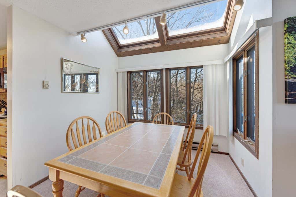 MOUNTAIN VIEW - 3BR Condo - FIREPLACE & Pool