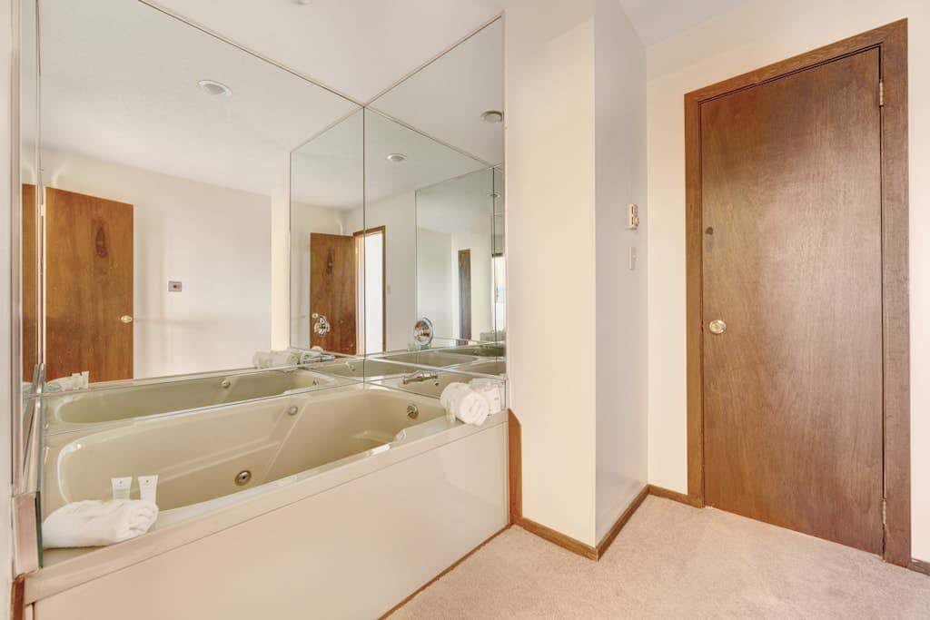 MOUNTAIN VIEW - 3BR Condo - FIREPLACE & Pool