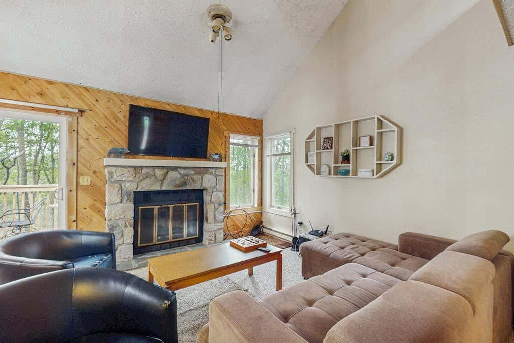 Woodsy 2BR Townhome - MTN VIEW - Lake Harmony
