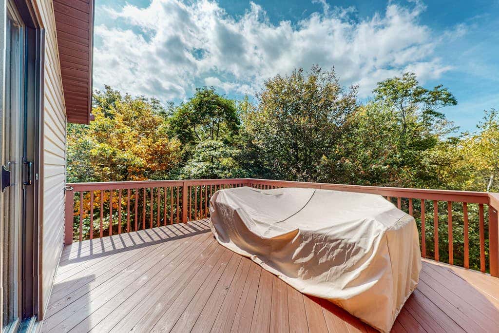 Woodsy 3BR Cabin - HOT TUB - Albrightsville