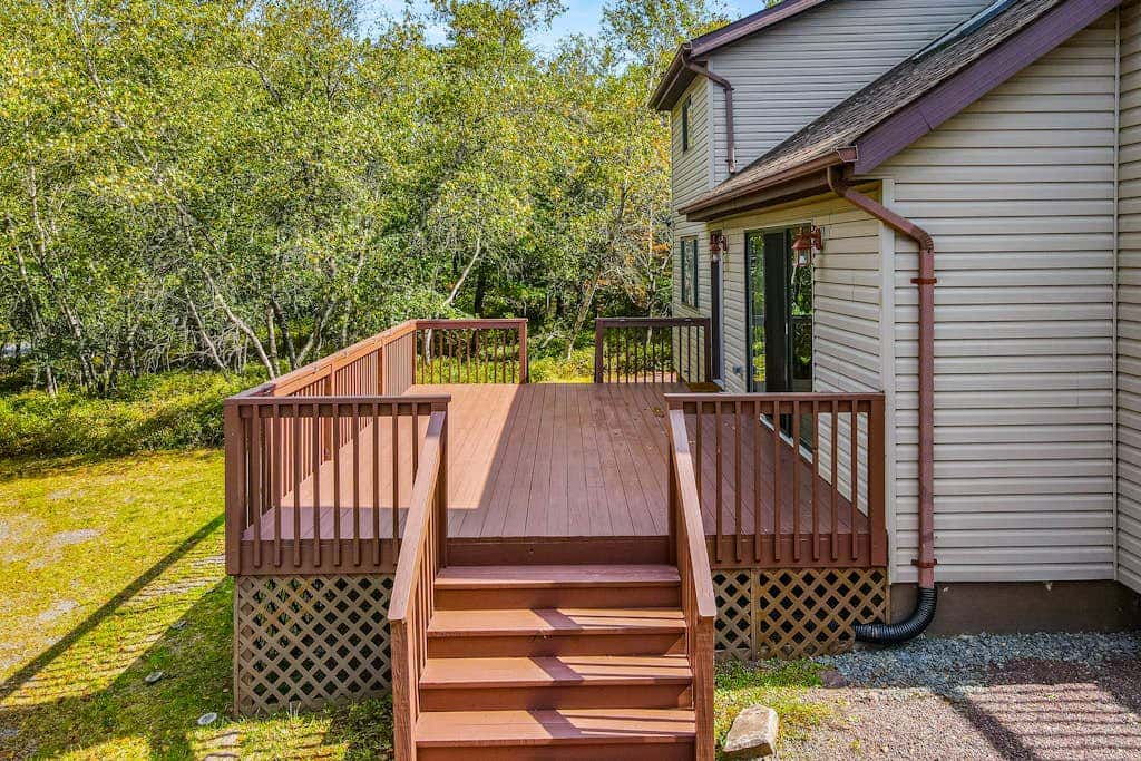 Woodsy 3BR Cabin - HOT TUB - Albrightsville