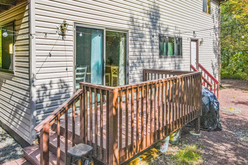 Woodsy 3BR Cabin - HOT TUB - Albrightsville