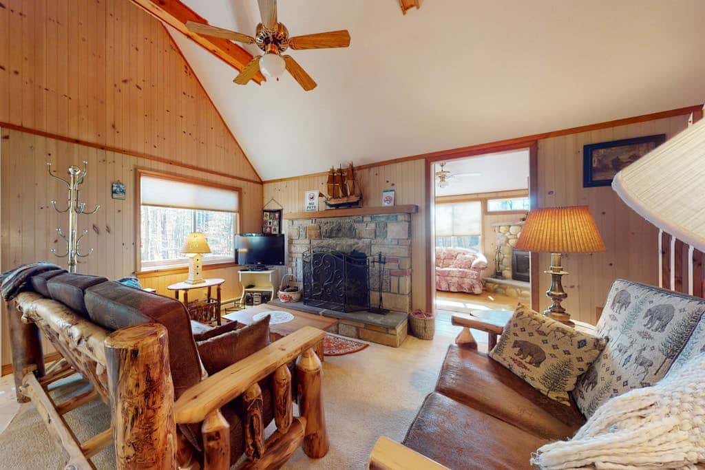 Rustic retreat with 3 pools, tennis & beaches