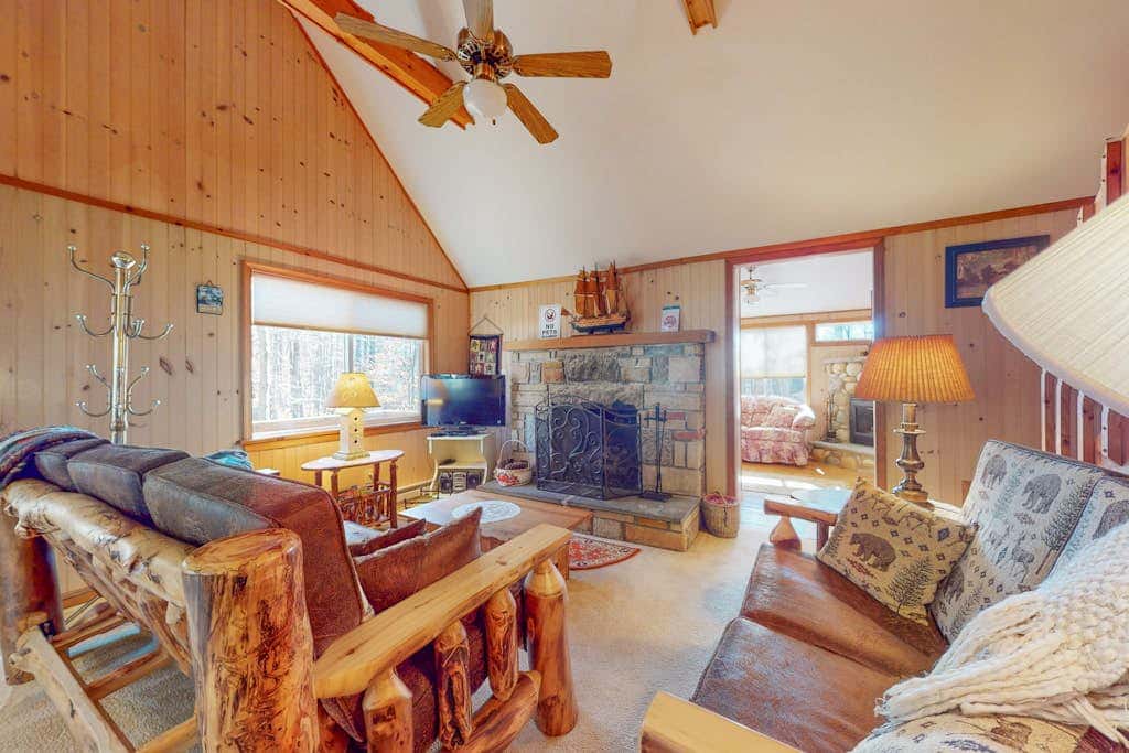 Rustic retreat with 3 pools, tennis & beaches