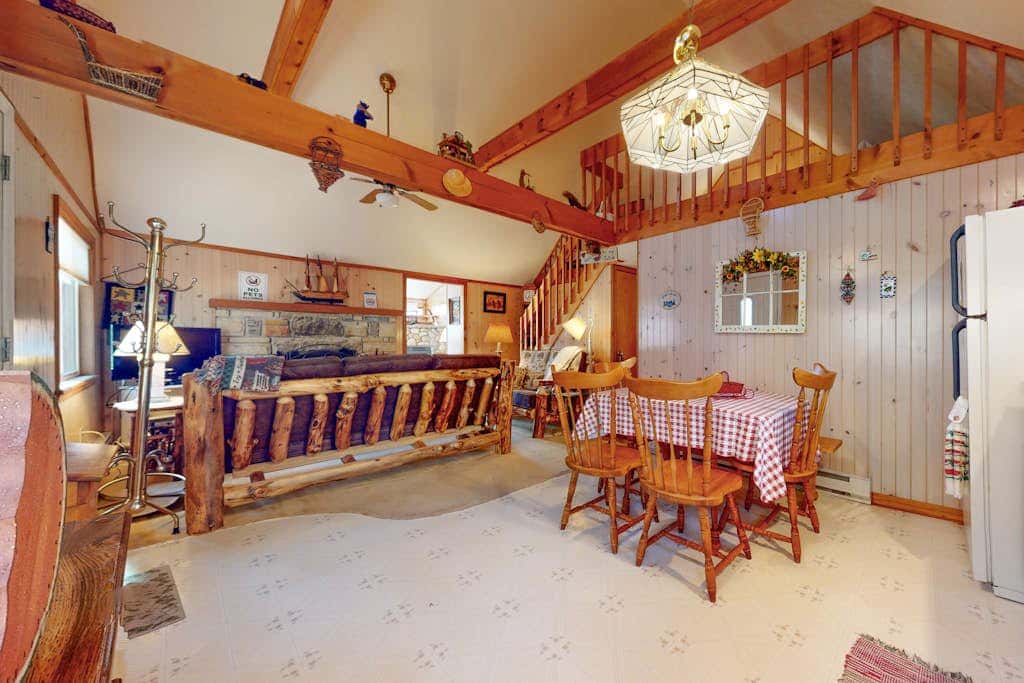 Rustic retreat with 3 pools, tennis & beaches