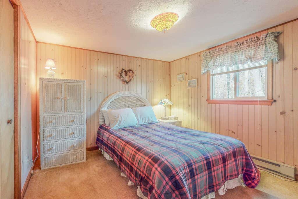 Rustic retreat with 3 pools, tennis & beaches
