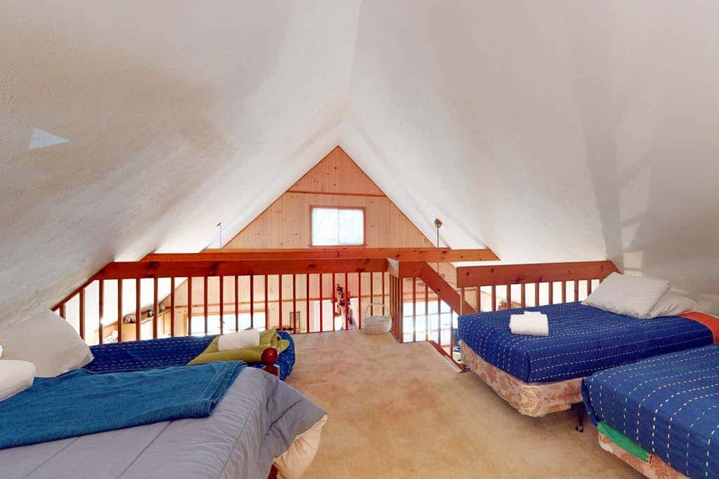 Rustic retreat with 3 pools, tennis & beaches