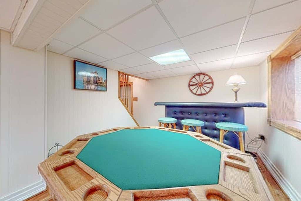 Rustic retreat with 3 pools, tennis & beaches