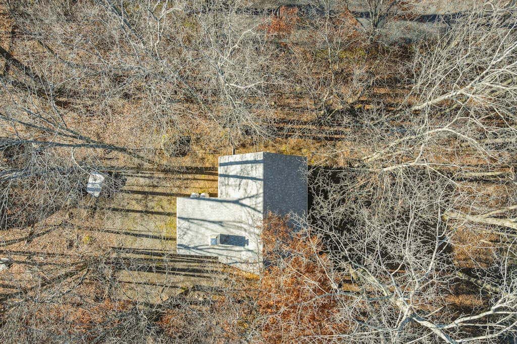 Rustic retreat with 3 pools, tennis & beaches