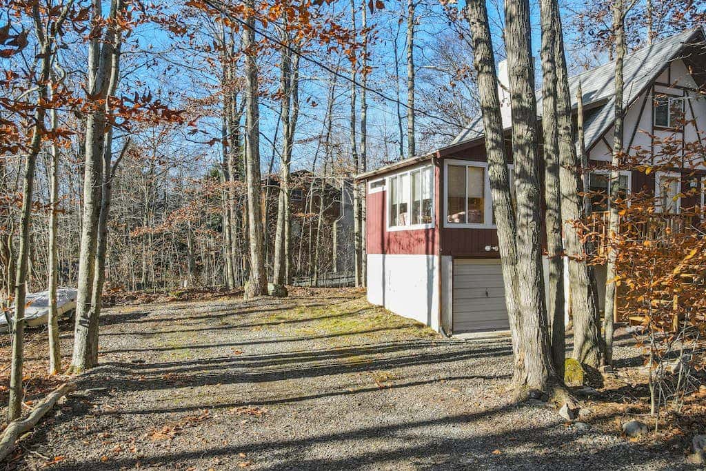 Rustic retreat with 3 pools, tennis & beaches