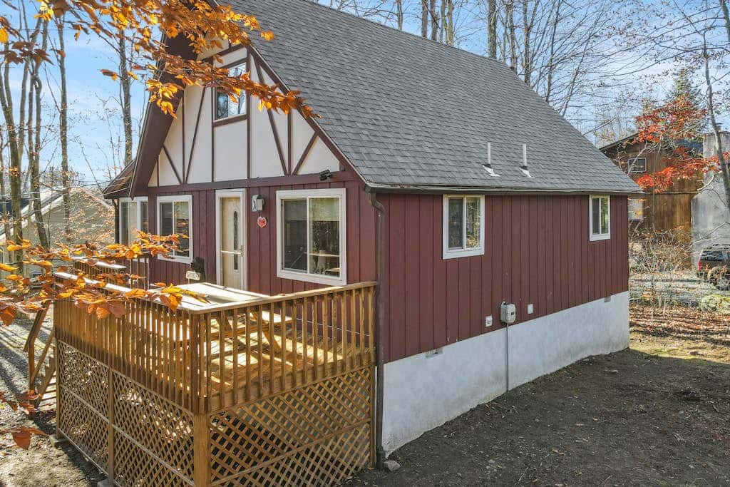 Rustic retreat with 3 pools, tennis & beaches