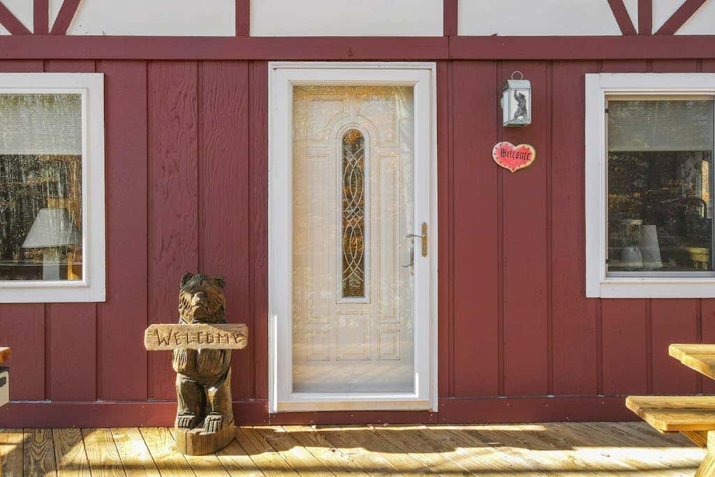 Rustic retreat with 3 pools, tennis & beaches