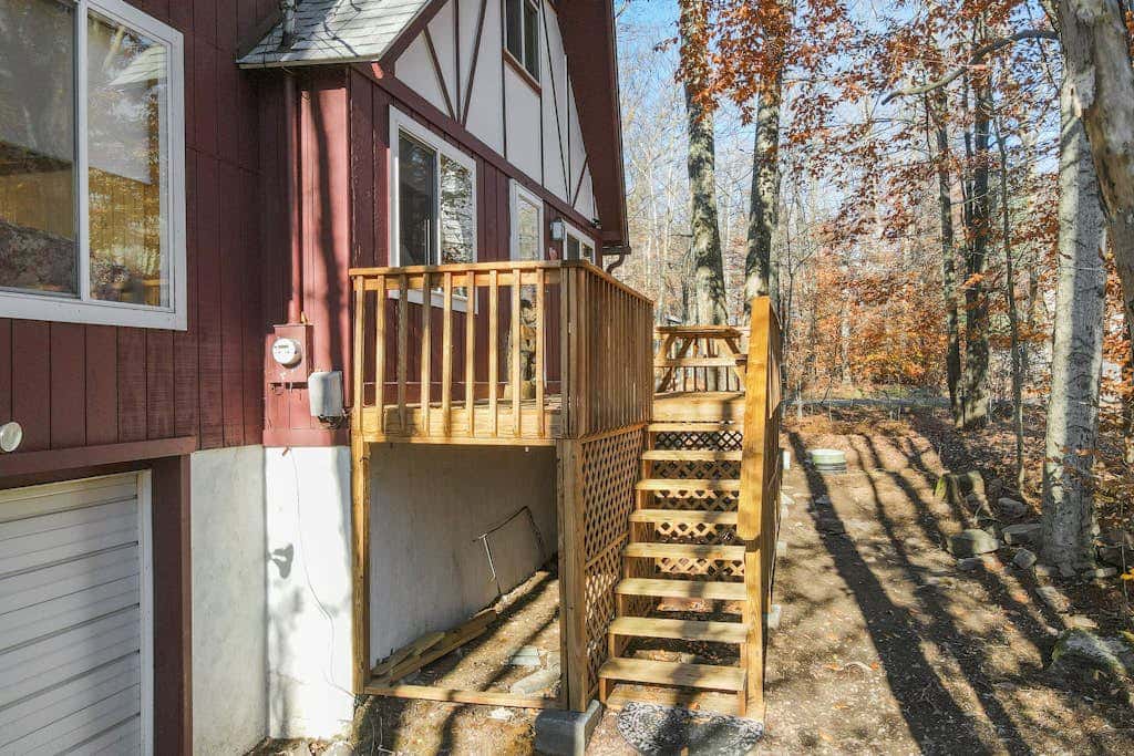 Rustic retreat with 3 pools, tennis & beaches