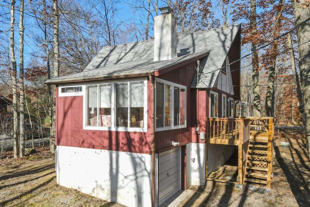 Rustic retreat with 3 pools, tennis & beaches