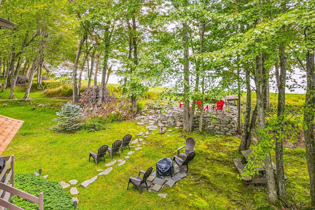 Woodland Cabin with Firepit Pools and Lake Beach