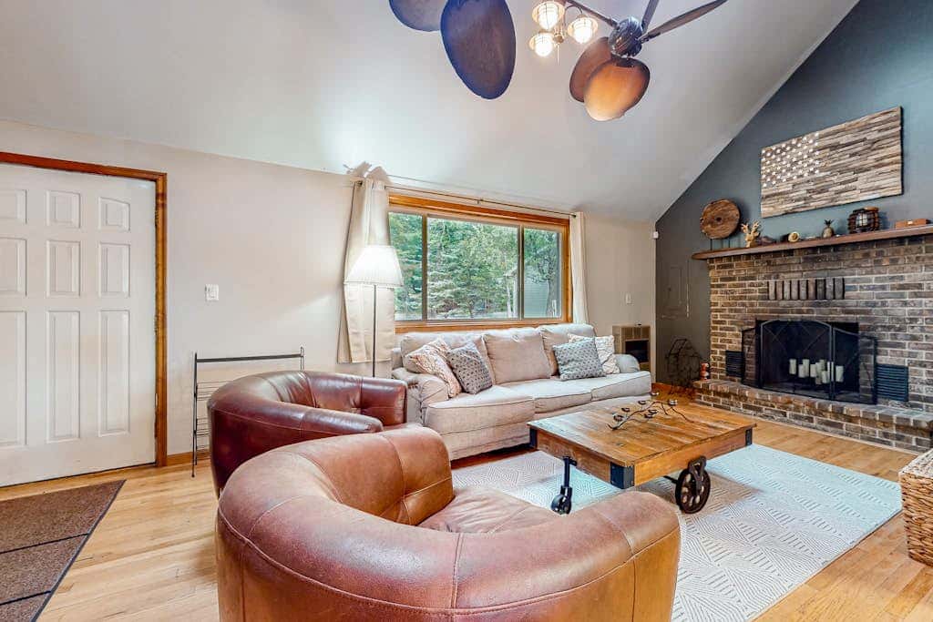 Woodland Cabin with Firepit Pools and Lake Beach