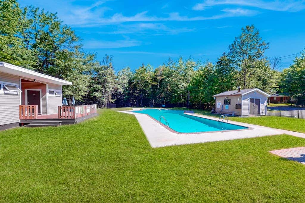 Woodland Cabin with Firepit Pools and Lake Beach