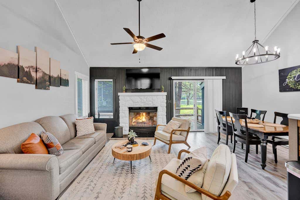 Inviting 2BR Loft - FIREPLACE - Lake Harmony