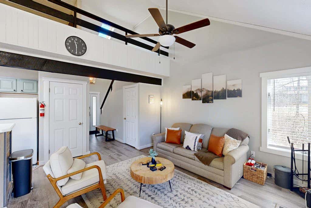Inviting 2BR Loft - FIREPLACE - Lake Harmony