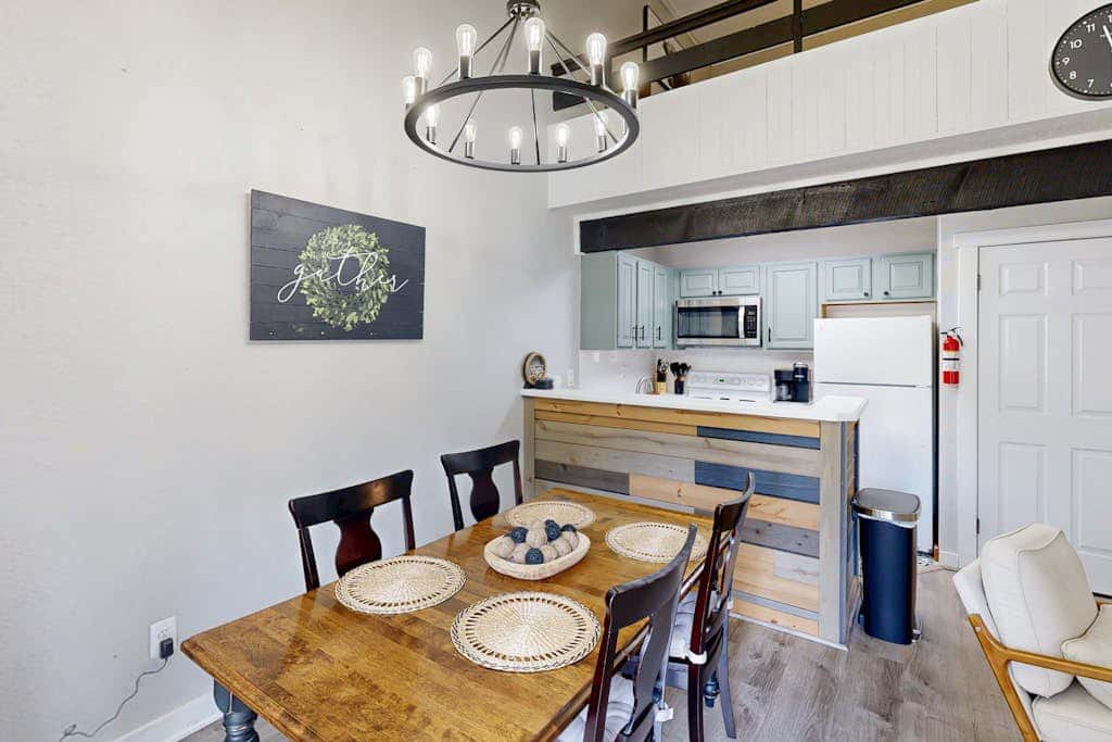 Inviting 2BR Loft - FIREPLACE - Lake Harmony
