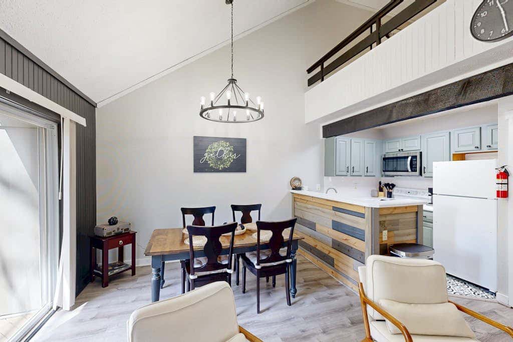 Inviting 2BR Loft - FIREPLACE - Lake Harmony