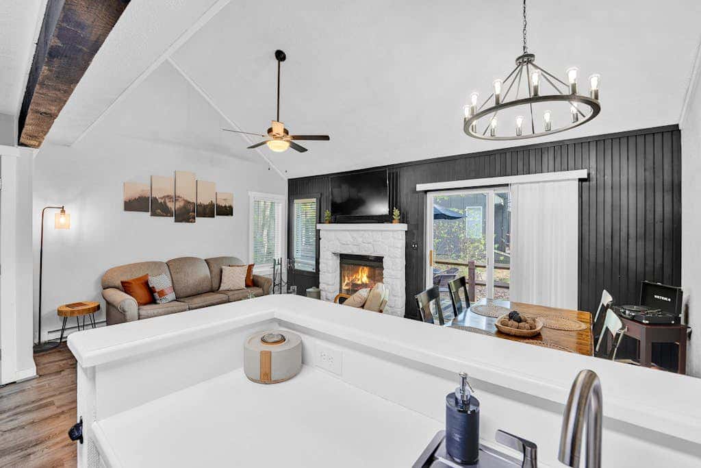 Inviting 2BR Loft - FIREPLACE - Lake Harmony