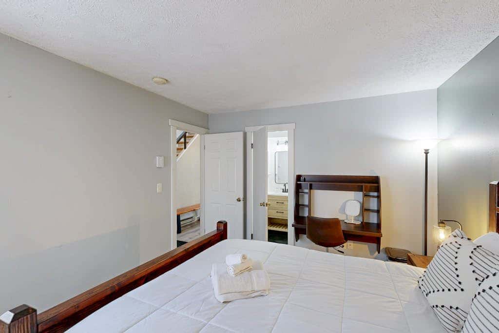 Inviting 2BR Loft - FIREPLACE - Lake Harmony