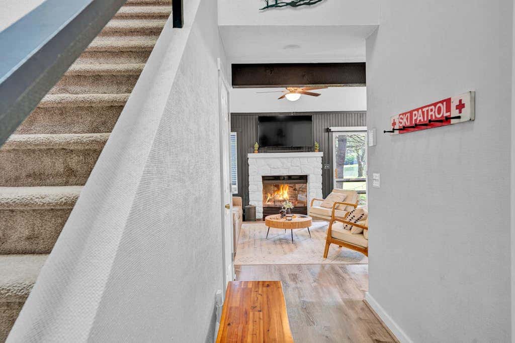 Inviting 2BR Loft - FIREPLACE - Lake Harmony