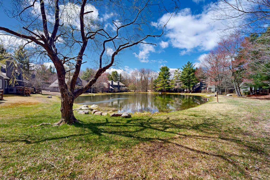 Inviting 2BR Loft - FIREPLACE - Lake Harmony