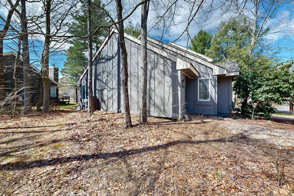 Inviting 2BR Loft - FIREPLACE - Lake Harmony