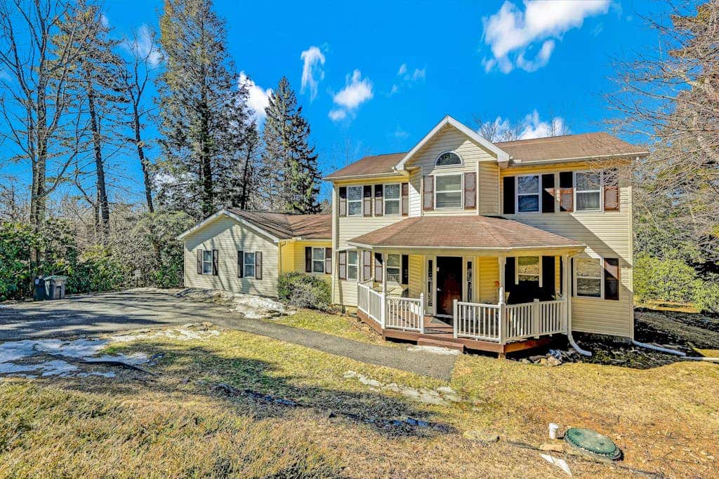 Long Pond Home with Hot Tub, Billiards & Poker