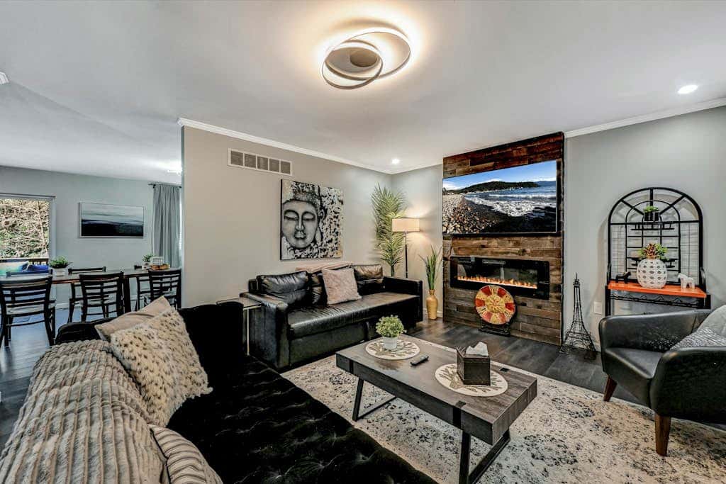 Long Pond Home with Hot Tub, Billiards & Poker