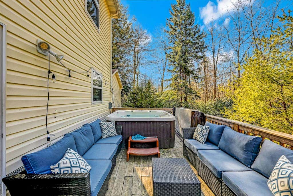 Long Pond Home with Hot Tub, Billiards & Poker