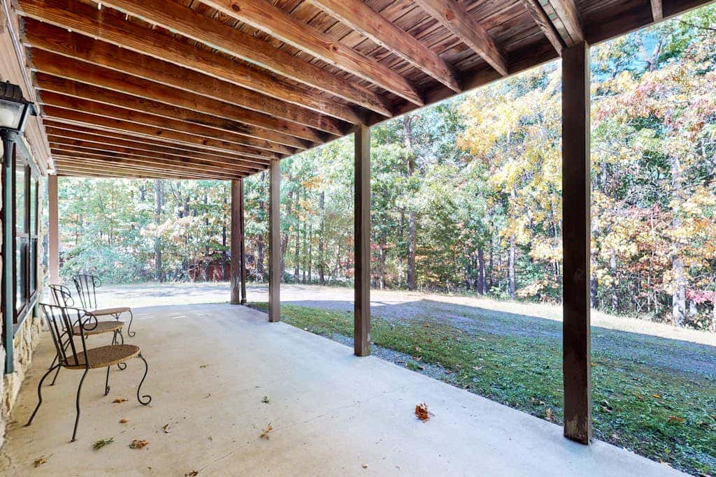 Rustic 3BR Cabin - HOT TUB - McHenry
