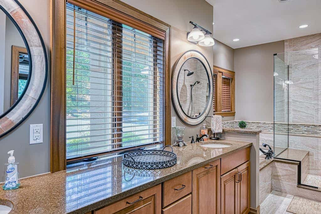 Luxury 4BR Mansion - HOT TUB - Lake View - Oakland