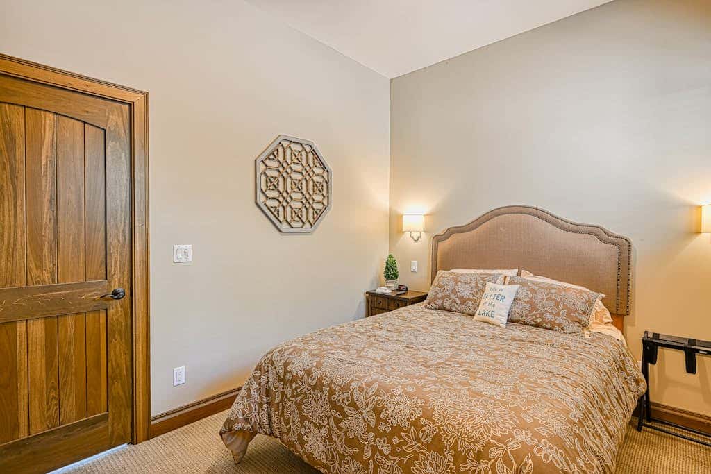 Luxury 4BR Mansion - HOT TUB - Lake View - Oakland