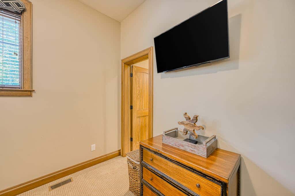Luxury 4BR Mansion - HOT TUB - Lake View - Oakland
