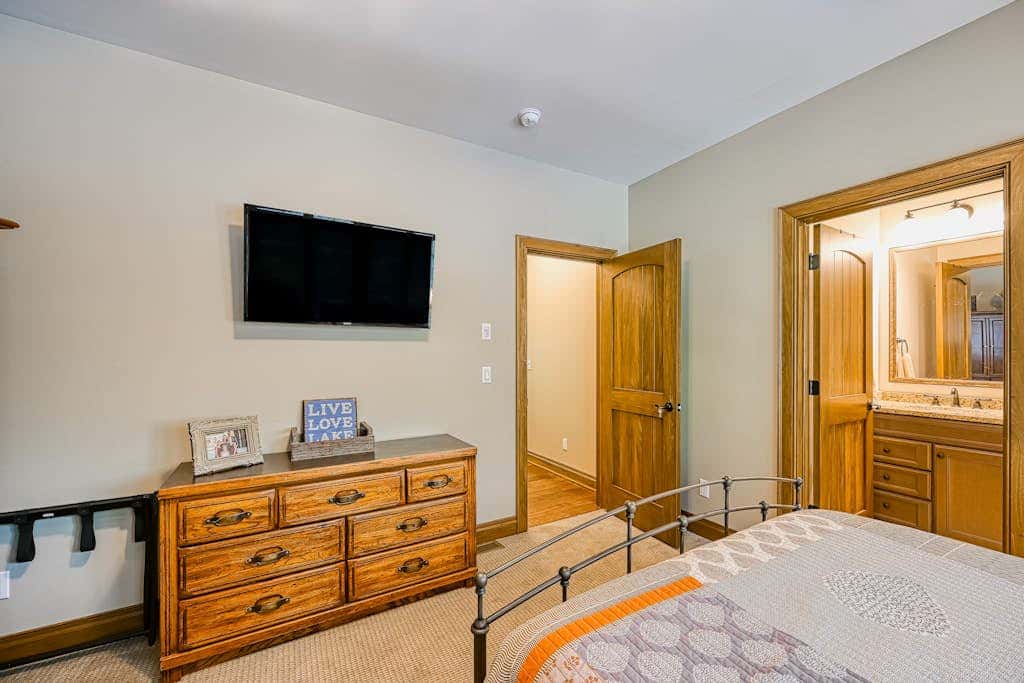 Luxury 4BR Mansion - HOT TUB - Lake View - Oakland