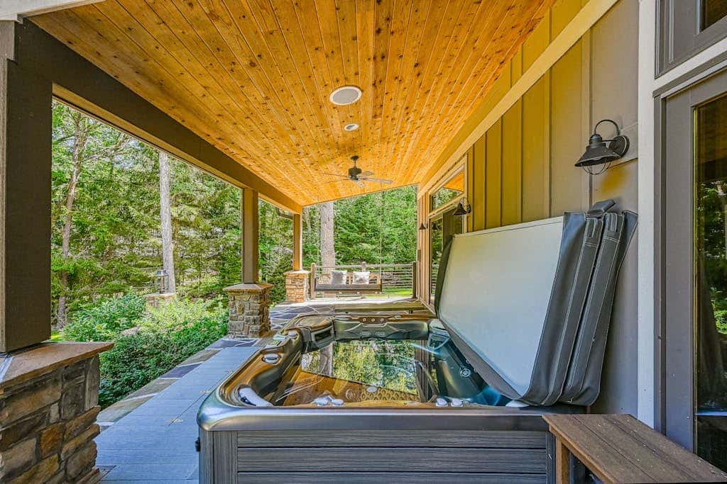 Luxury 4BR Mansion - HOT TUB - Lake View - Oakland