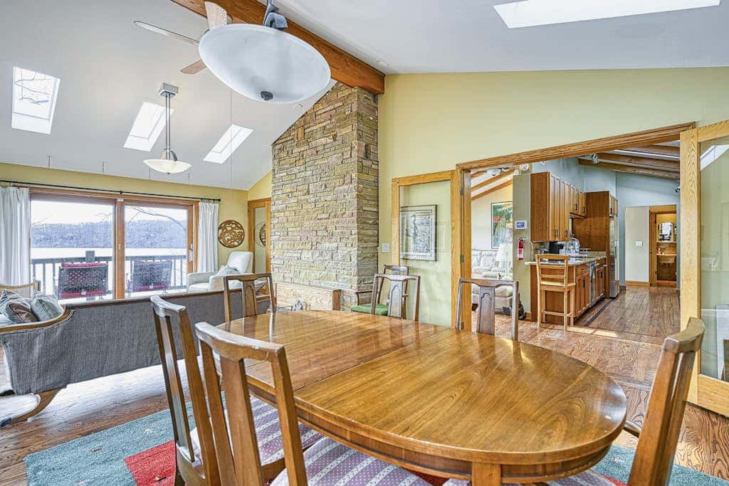 Serene 3BR Lodge - THE Lake View - Oakland