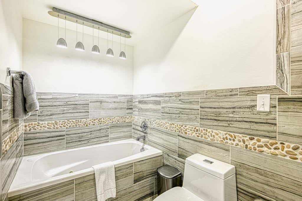 Serene 3BR Lodge - THE Lake View - Oakland